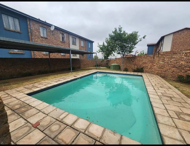 2 BEDROOM APARTMENT FOR SALE IN AMBERFIELD